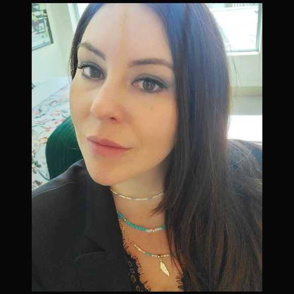 Turquoise, White, and Gold Beaded Necklace Set - Elegant and Versatile - Picture 2 of 4